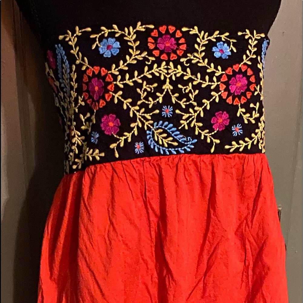XXL fits 2X. Long Tunic/short dress.
